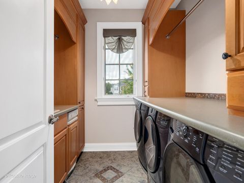 Tiny photo for 817 Lakeview Lane, Burr Ridge, IL 60527 (MLS # 12505931)