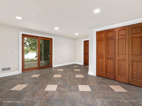 Tiny photo for 817 Lakeview Lane, Burr Ridge, IL 60527 (MLS # 12505931)