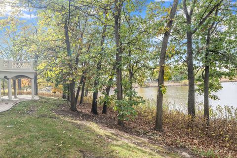 Tiny photo for 817 Lakeview Lane, Burr Ridge, IL 60527 (MLS # 12505931)