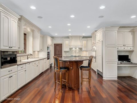 Tiny photo for 817 Lakeview Lane, Burr Ridge, IL 60527 (MLS # 12505931)