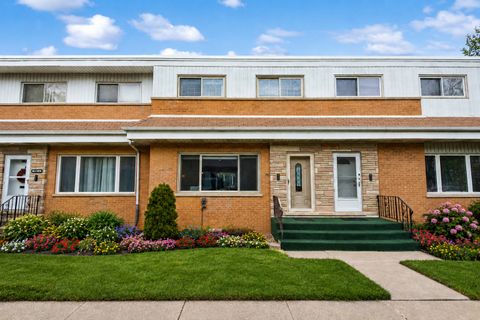Photo of 706 N Western Avenue #B, Park Ridge, IL 60068 (MLS # 12647850)
