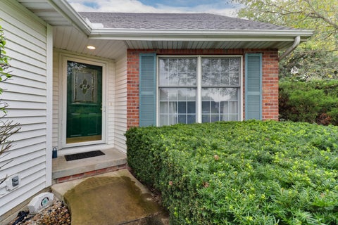 Tiny photo for 2 Lone Oak Court, Bloomington, IL 61705 (MLS # 12768119)