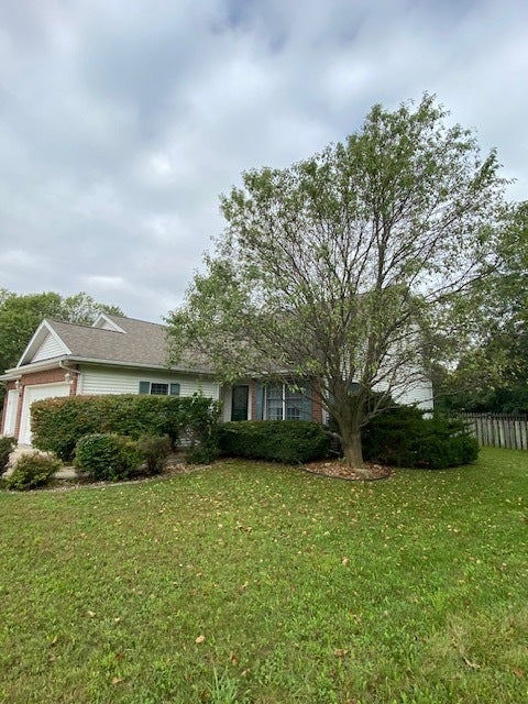 Tiny photo for 2 Lone Oak Court, Bloomington, IL 61705 (MLS # 12768119)