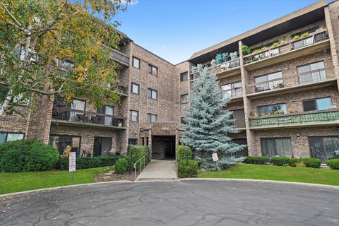 Photo of 1400 N Elmhurst Road #302, Mount Prospect, IL 60056 (MLS # 12495030)