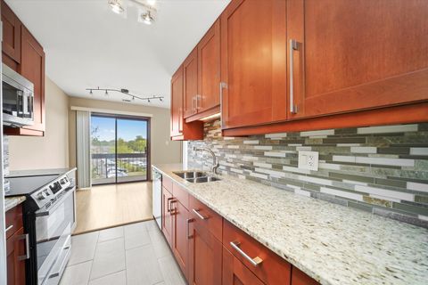 Tiny photo for 1400 N Elmhurst Road #302, Mount Prospect, IL 60056 (MLS # 12495030)