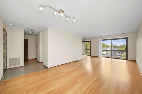 Tiny photo for 1400 N Elmhurst Road #302, Mount Prospect, IL 60056 (MLS # 12495030)