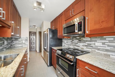 Tiny photo for 1400 N Elmhurst Road #302, Mount Prospect, IL 60056 (MLS # 12495030)