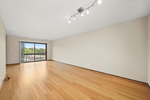 Tiny photo for 1400 N Elmhurst Road #302, Mount Prospect, IL 60056 (MLS # 12495030)