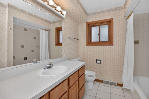 Tiny photo for 1520 W Holtz Avenue, Addison, IL 60101 (MLS # 12782563)