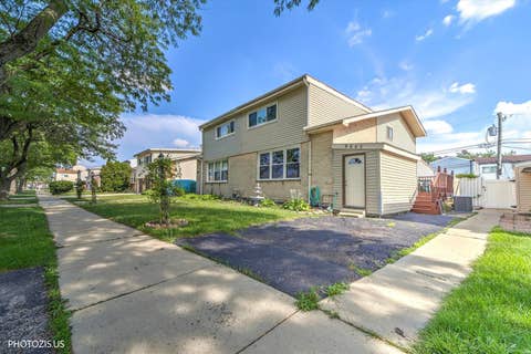 Photo of 9045 Emerson Drive, Des Plaines, IL 60016 (MLS # 12712154)