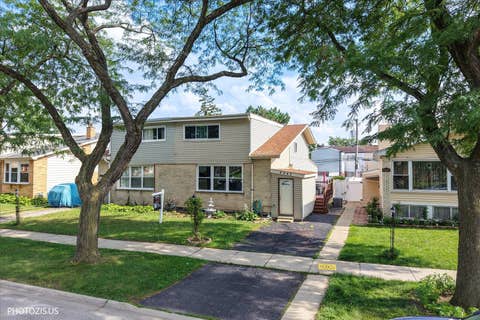 Tiny photo for 9045 Emerson Drive, Des Plaines, IL 60016 (MLS # 12712154)