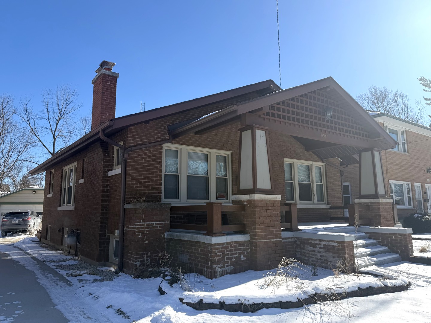 1003 Victoria Street