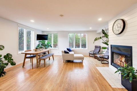 Tiny photo for 2810 N WOLCOTT Avenue #2810, Chicago, IL 60657 (MLS # 12630186)