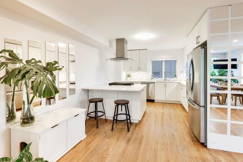 Tiny photo for 2810 N WOLCOTT Avenue #2810, Chicago, IL 60657 (MLS # 12630186)