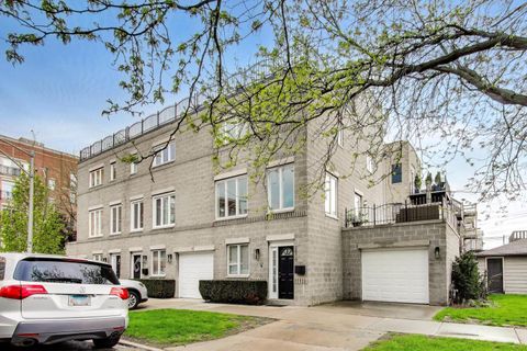 Photo of 2810 N WOLCOTT Avenue #2810, Chicago, IL 60657 (MLS # 12630186)