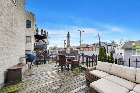 Tiny photo for 2810 N WOLCOTT Avenue #2810, Chicago, IL 60657 (MLS # 12630186)