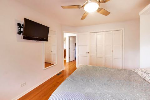 Tiny photo for 2810 N WOLCOTT Avenue #2810, Chicago, IL 60657 (MLS # 12630186)