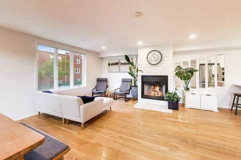 Tiny photo for 2810 N WOLCOTT Avenue #2810, Chicago, IL 60657 (MLS # 12630186)
