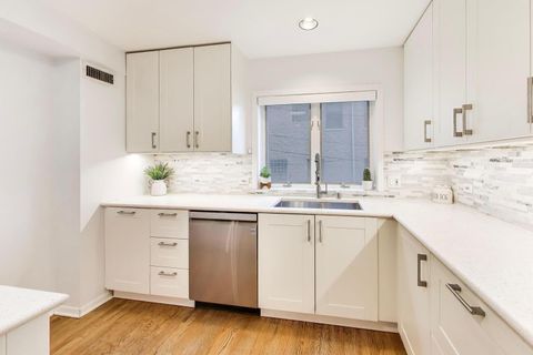 Tiny photo for 2810 N WOLCOTT Avenue #2810, Chicago, IL 60657 (MLS # 12630186)