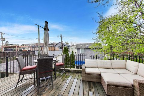 Tiny photo for 2810 N WOLCOTT Avenue #2810, Chicago, IL 60657 (MLS # 12630186)
