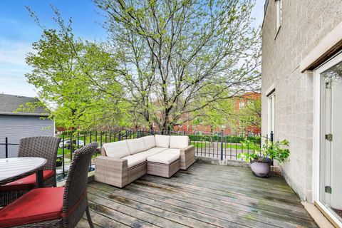 Tiny photo for 2810 N WOLCOTT Avenue #2810, Chicago, IL 60657 (MLS # 12630186)
