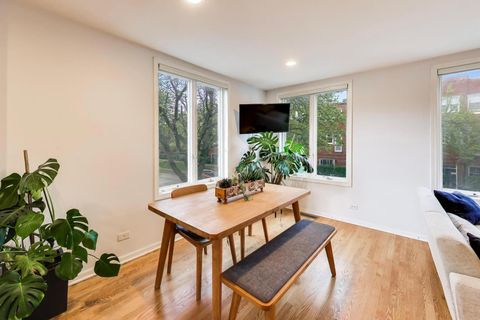 Tiny photo for 2810 N WOLCOTT Avenue #2810, Chicago, IL 60657 (MLS # 12630186)