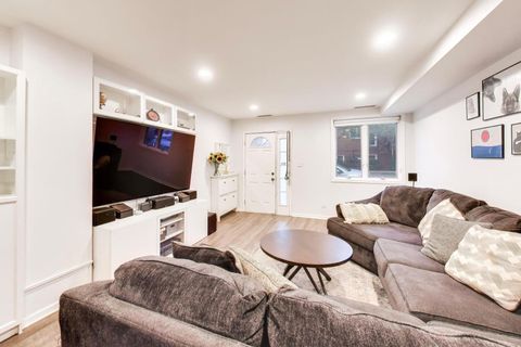 Tiny photo for 2810 N WOLCOTT Avenue #2810, Chicago, IL 60657 (MLS # 12630186)