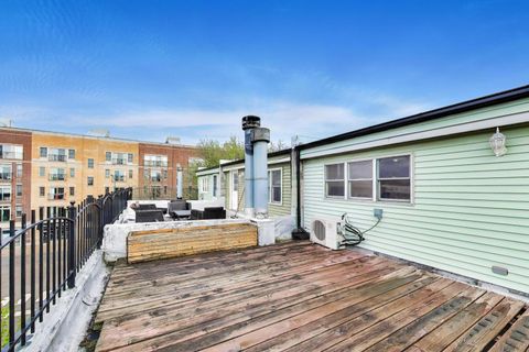 Tiny photo for 2810 N WOLCOTT Avenue #2810, Chicago, IL 60657 (MLS # 12630186)