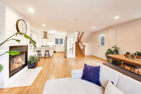 Tiny photo for 2810 N WOLCOTT Avenue #2810, Chicago, IL 60657 (MLS # 12630186)