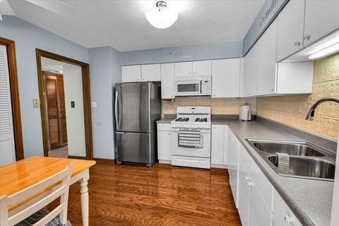 Tiny photo for 5454 Ashbrook Place, Downers Grove, IL 60515 (MLS # 12661912)