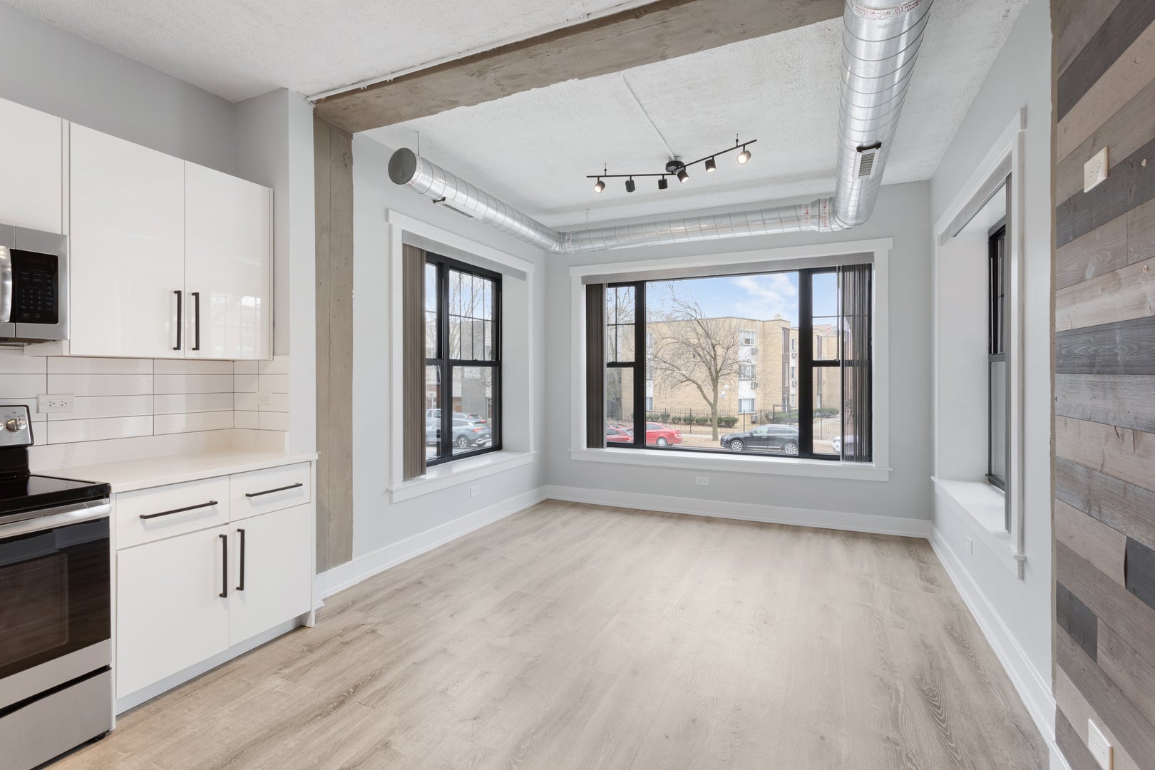 7645 N SHERIDAN Road 301