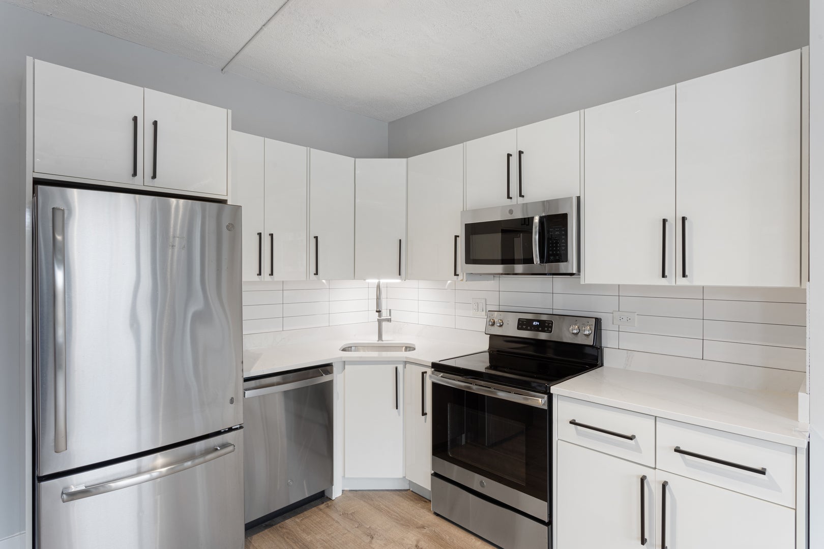 7645 N SHERIDAN Road 301