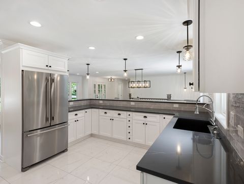 Tiny photo for 18 Lynn Drive, Hawthorn Woods, IL 60047 (MLS # 12675733)