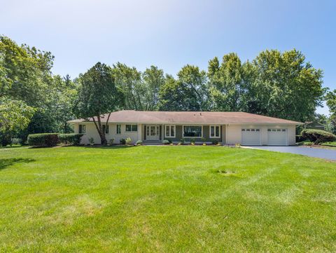 Photo of 18 Lynn Drive, Hawthorn Woods, IL 60047 (MLS # 12675733)