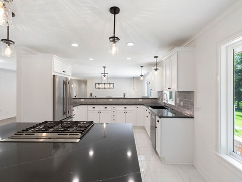 Tiny photo for 18 Lynn Drive, Hawthorn Woods, IL 60047 (MLS # 12675733)