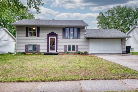 Photo of 2313 Lafayette Terrace, Clinton, IA 52732 (MLS # 12633468)