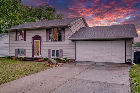 Tiny photo for 2313 Lafayette Terrace, Clinton, IA 52732 (MLS # 12633468)