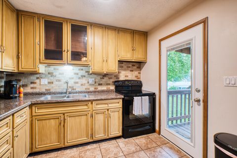 Tiny photo for 2313 Lafayette Terrace, Clinton, IA 52732 (MLS # 12633468)