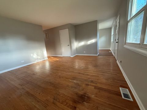 Tiny photo for 510 S Hickory Street, Mundelein, IL 60060 (MLS # 12480487)
