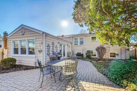 A home in Mount Prospect