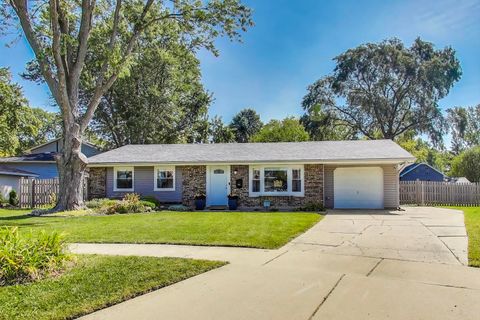 Photo of 507 Ash Court, Schaumburg, IL 60193 (MLS # 12488745)