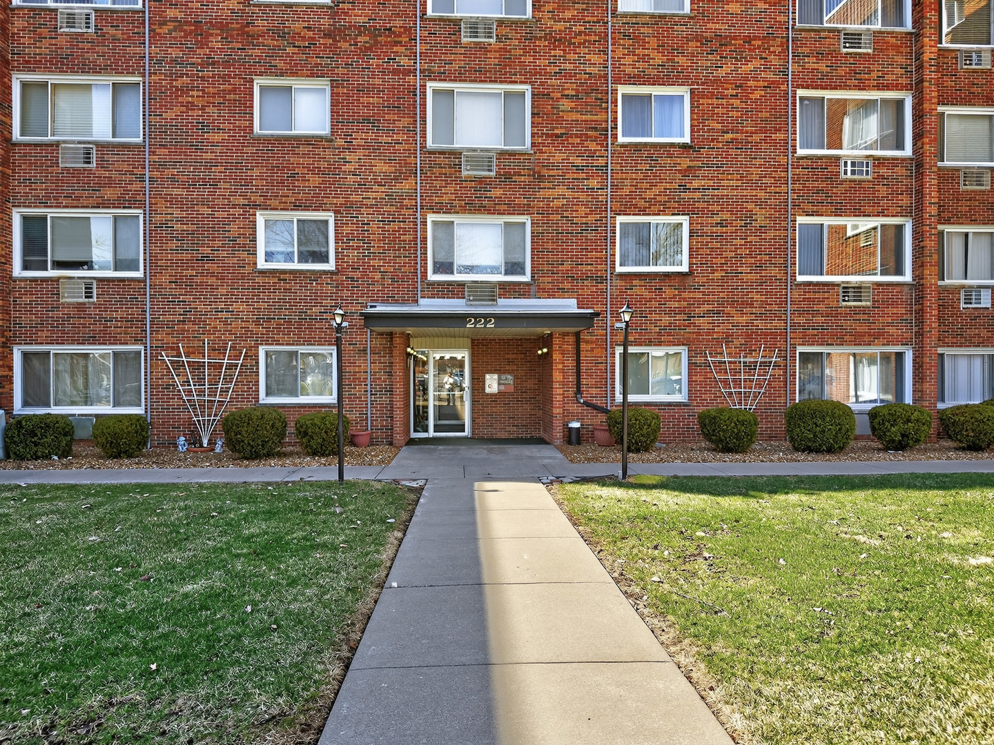 222 Madison Street 501