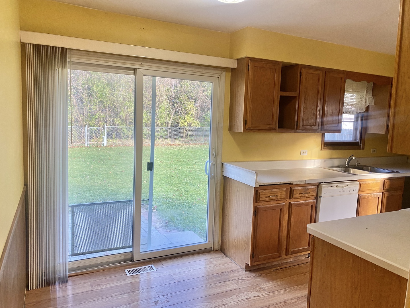 Woodstock, Illinois 60098, United States, 3 Bedrooms Bedrooms, ,1 BathroomBathrooms,Residential,Active,244493