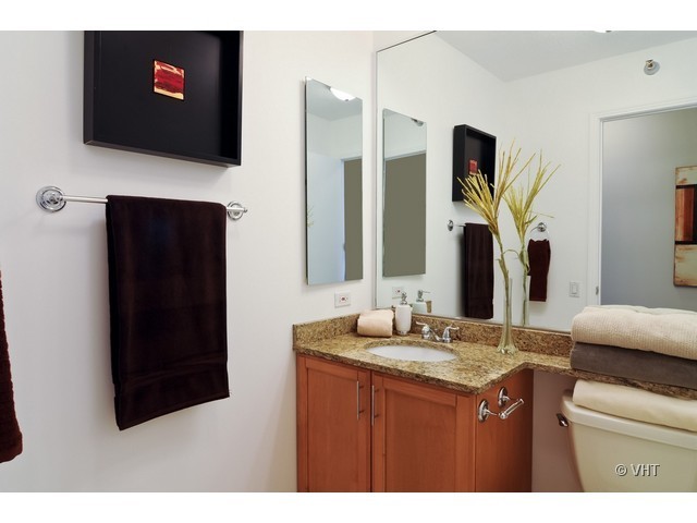 400 N La Salle Drive 4105