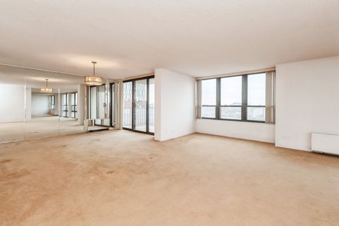 Tiny photo for 5471 S Hyde Park Boulevard #16AB, Chicago, IL 60615 (MLS # 12510560)