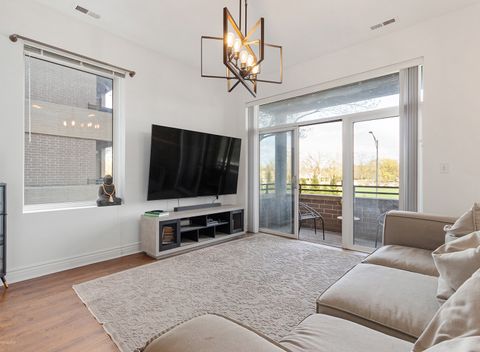 Tiny photo for 2409 W Catalpa Avenue #106, Chicago, IL 60625 (MLS # 12586678)