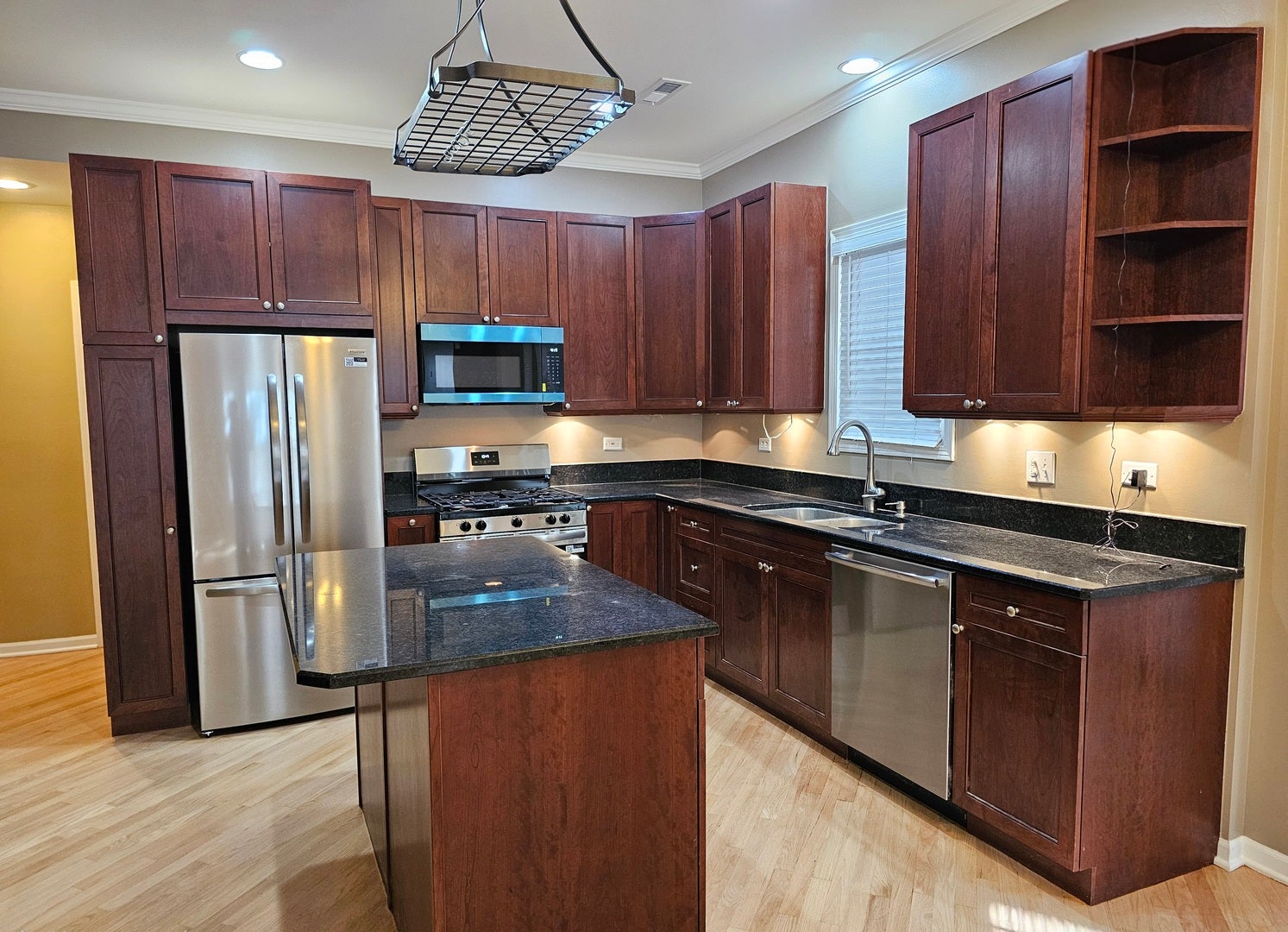 1310 W FLETCHER Street 2E