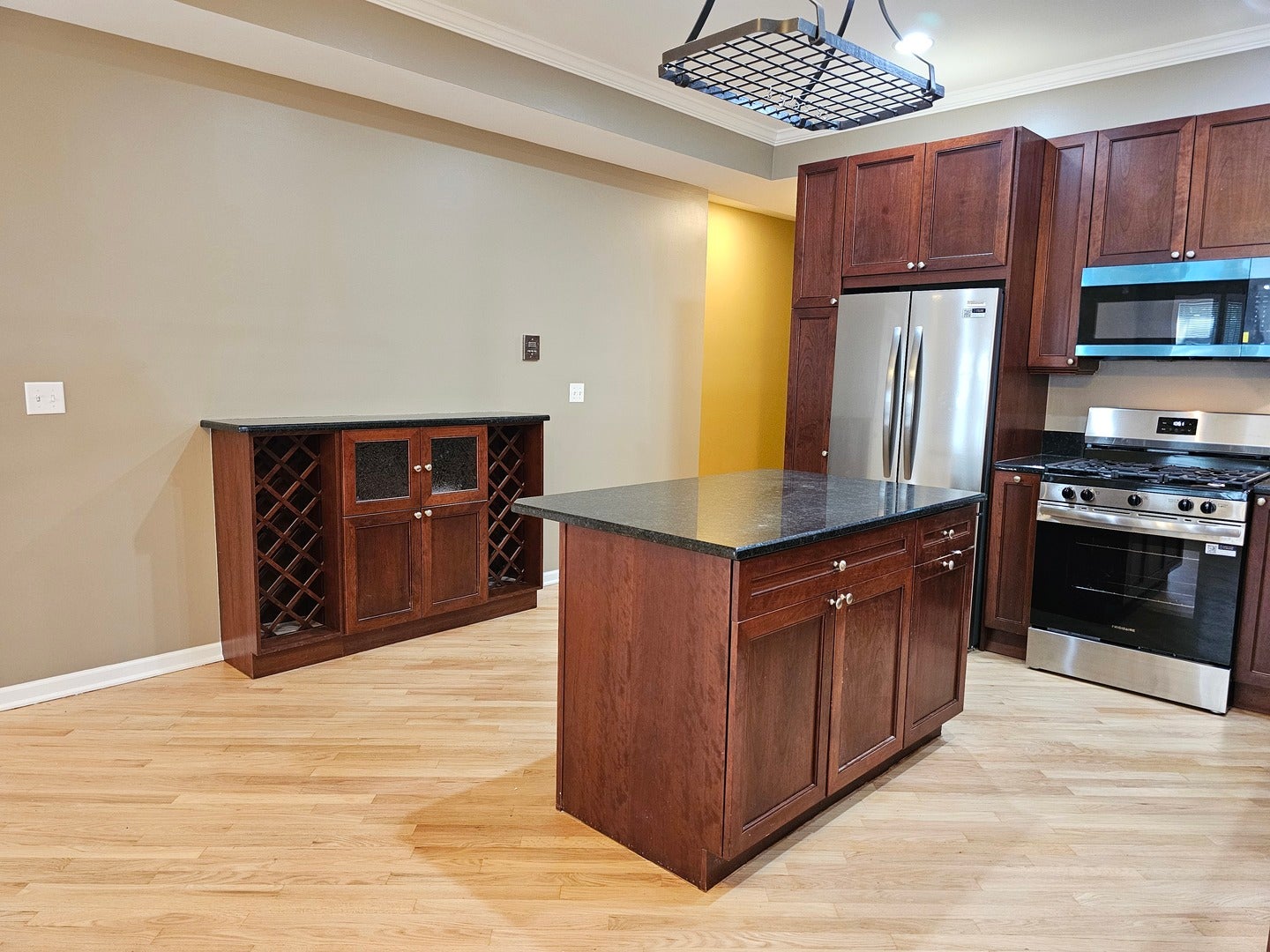 1310 W FLETCHER Street 2E