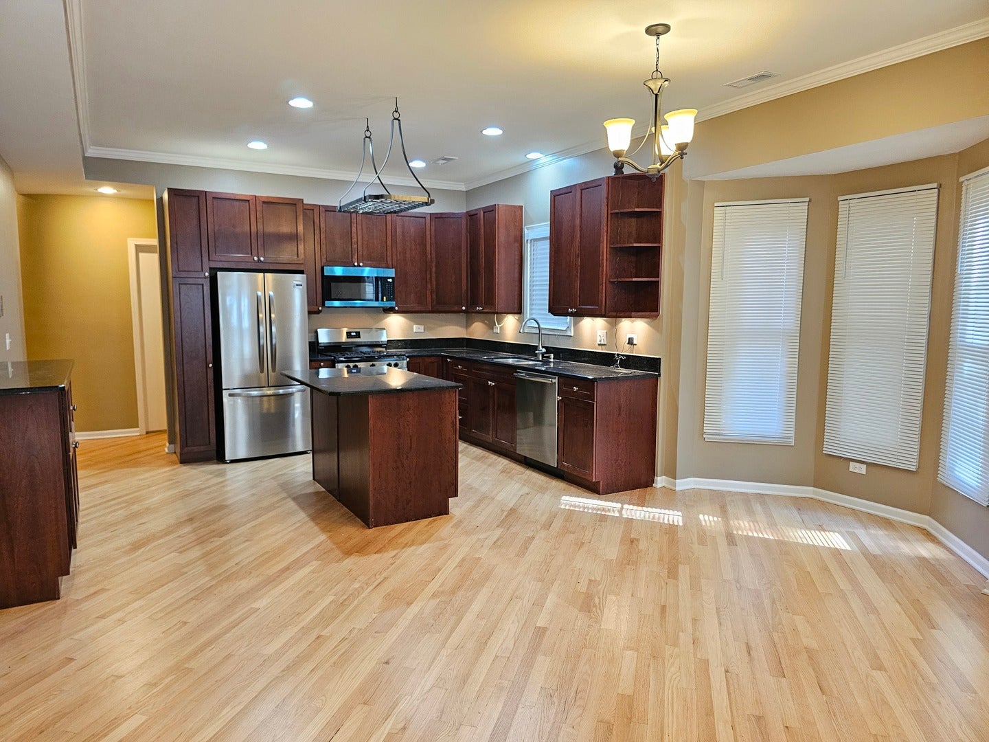 1310 W FLETCHER Street 2E