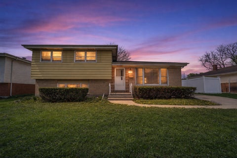 Photo of 10 N ADAMS Drive, Addison, IL 60101 (MLS # 12685936)